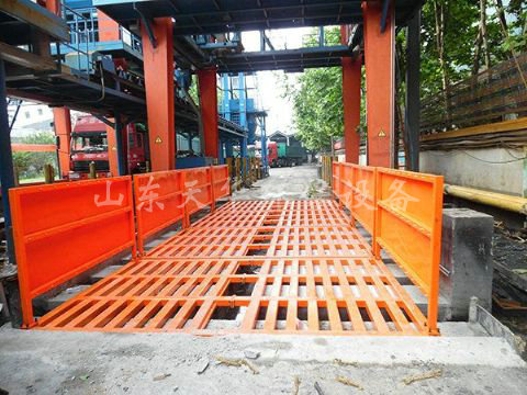 點擊查看詳細(xì)信息<br>標(biāo)題：濟(jì)寧唐口煤礦4X12米煤礦專用洗車機(jī) 閱讀次數(shù)：2370